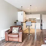 Spacious 2 Bedroom Apartment In Cathedral Quarter