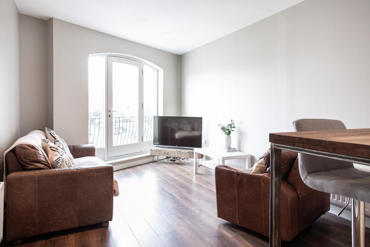 Spacious 2 Bedroom In Cathedral Quarter Apartment Belfast