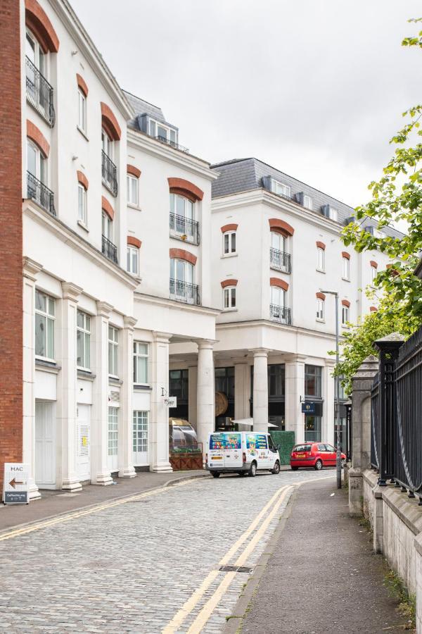 Spacious 2 Bedroom In Cathedral Quarter *